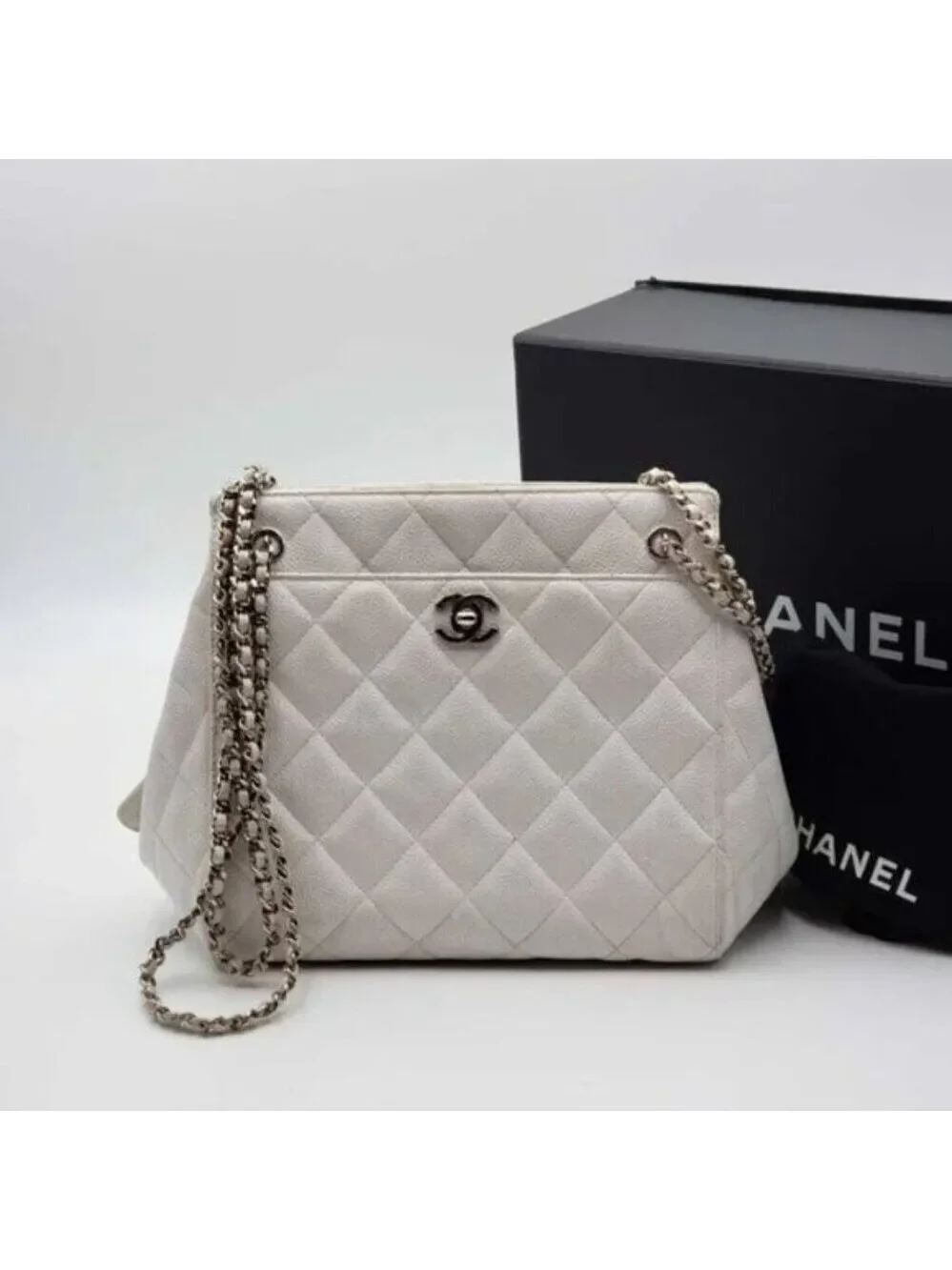 CHANEL Quilted Matelasse CC Logo Caviar Skin Chain Shoulder Bag 1600-082524